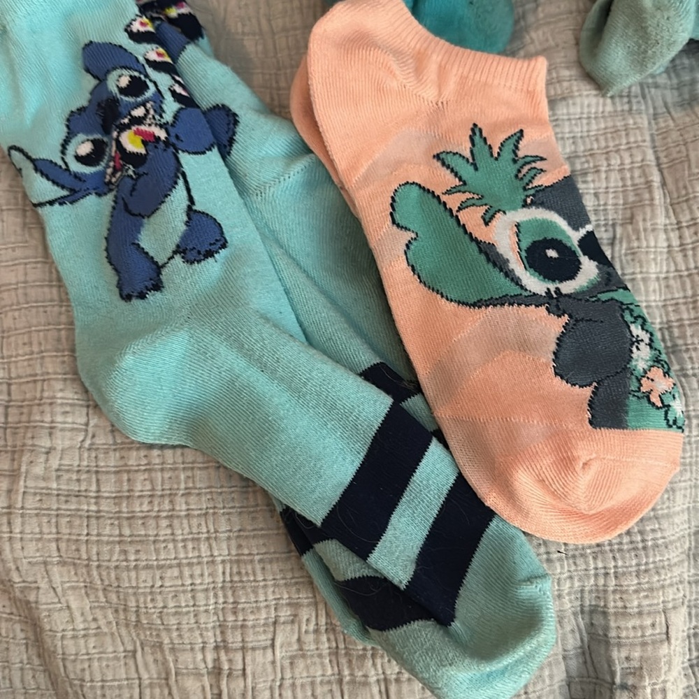 Colorful Assorted Stich sock bundle 𧦠- Picture 4 of 4